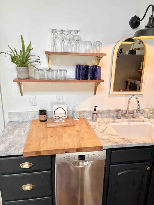 Liz Lane Cottage- Entire Guesthouse Charleston Dış mekan fotoğraf
